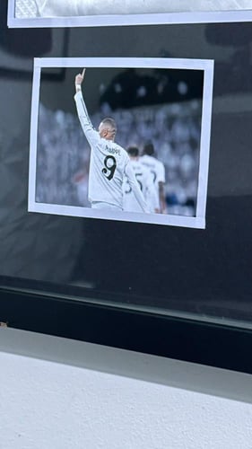 تيشيرت ريال مدريد موقع امبابي داخل اطار