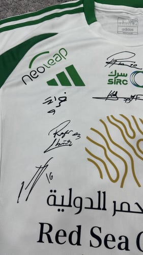 تيشيرت بوقيع بعض من لاعبين الاهلي موقع 2025/2024