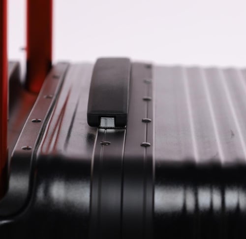 شنطه كابينة الطائره موديل T-218 بولي كاربونيت لون...