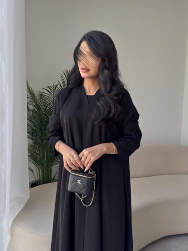 عبايتك على ذوقك، تصميم عباية سادة