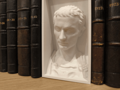 ستاند يوليُوس - Julius