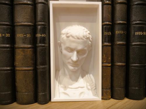 ستاند يوليُوس - Julius