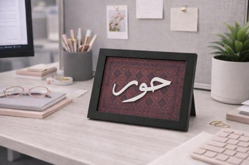 لوحة مكتبية - خلفية سجادة حمراء