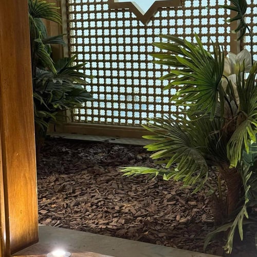 خشب زينة للحدائق و المركن . قطع وسط من الخشب الطبي...