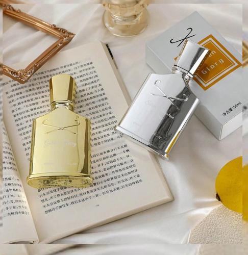 عطر برائحة فاكهية منعشة