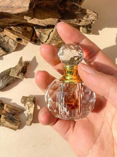 زيت العود الأساسي ، طبيعي نقي بدون إضافات ، مستخرج...