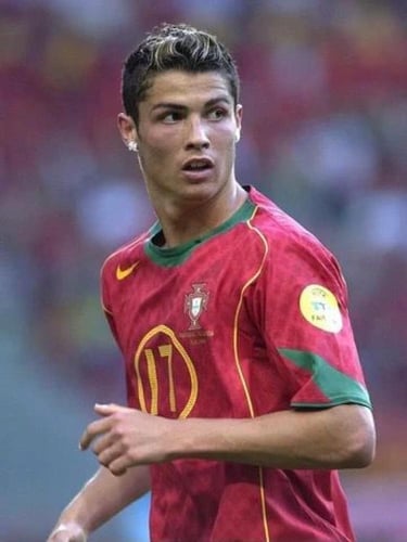 طقم منتخب البرتغال موسم 2004 احمر