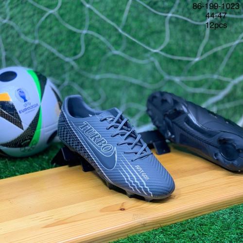 أحذية تربو كرة قدم