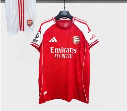 طقم ارسنال الاساسي 2026