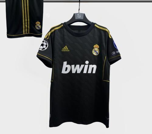 طقم كلاسيكي ريال مدريد 2011/2012