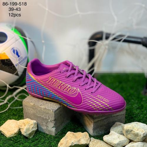 أحذية تربو كرة قدم