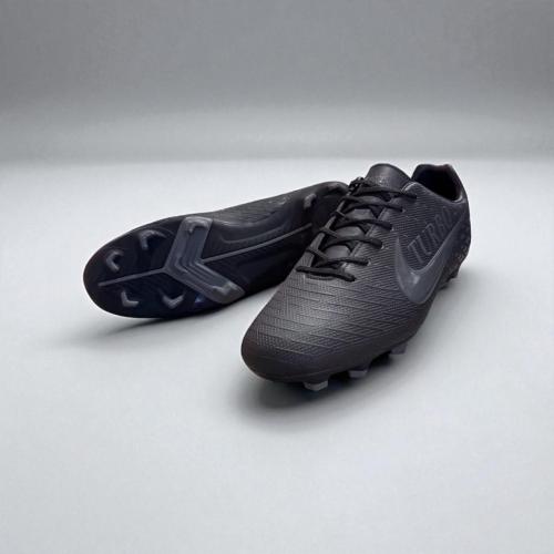 أحذية تربو كرة قدم