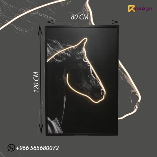 لوحة خيل أسود مضيئة بتصميم جداري طولي مميز