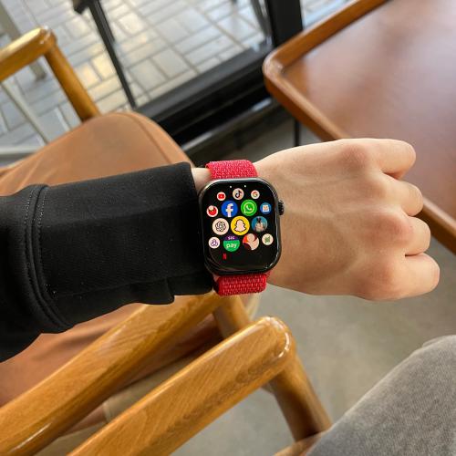 ساعة سكوارا ST12 تدعم شريحة 4G وتطبيقات التواصل ال...