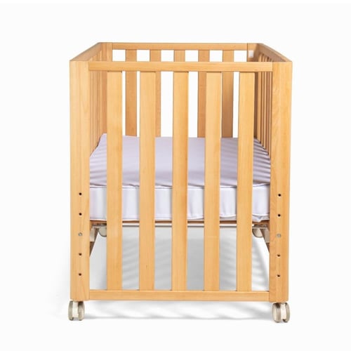 سرير الأطفال الخشبي