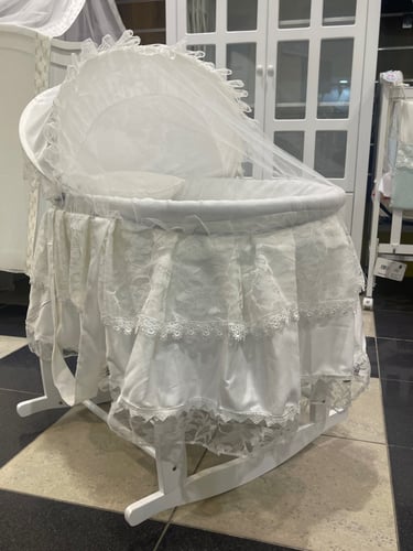 سلة موسى بالدانتيل مع ستاند