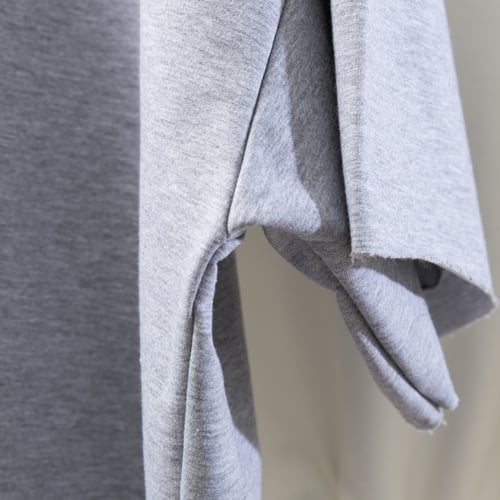 gray t-shirt