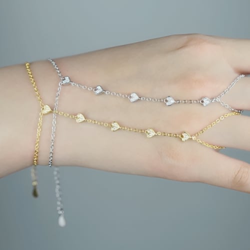خاتم واسورة متصلة فضي قلوب | Glint Hand Chain