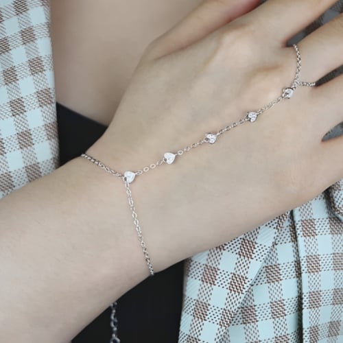 خاتم واسورة متصلة فضي قلوب | Glint Hand Chain