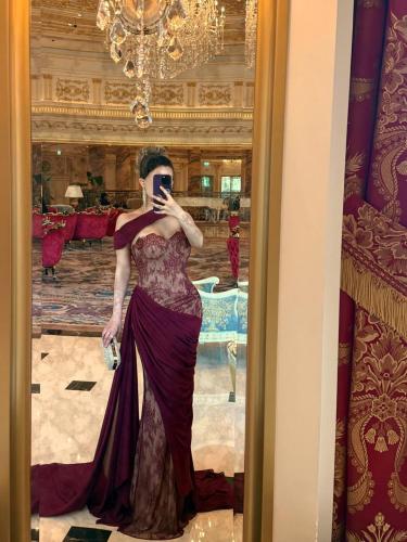Luxury evening dress with an attractive feminine design that catches the eye