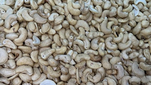 كاجو أبيض وسط