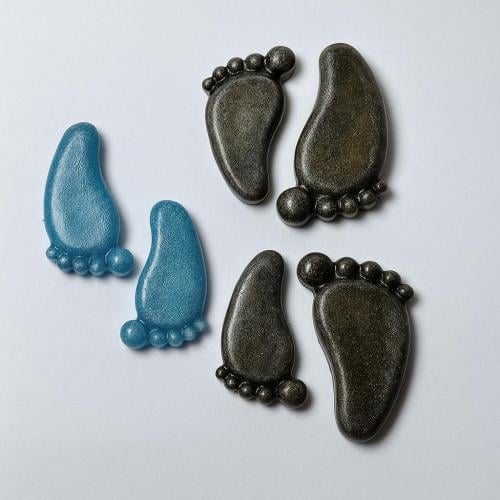 ١٢ زوج اقدام صغيرة منوعه حسب الطلب