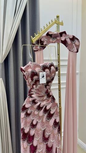 فستان سهرة شك مع شال فخم