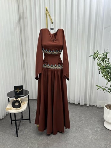 فستان موكا تطريز راقي