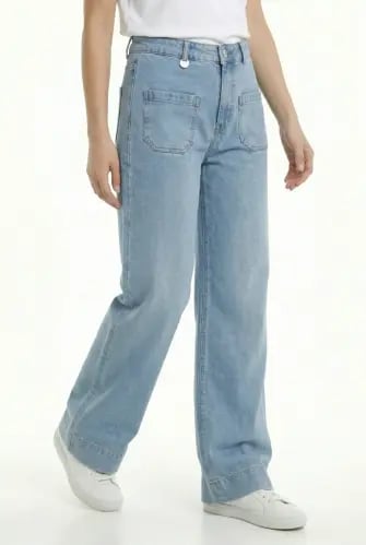Women's light blue wide-leg jeans