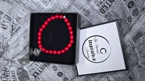 اسورة جاد احمر مع حلية فضة استرليني 925