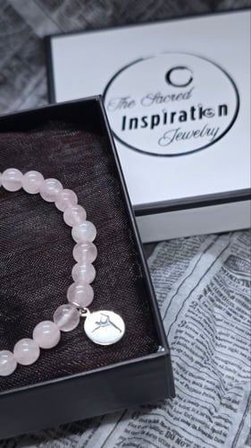 اسورة روز كوارتز مع حلية فضة استرليني 925