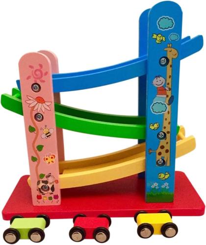 منحدر السيارات الخشبي