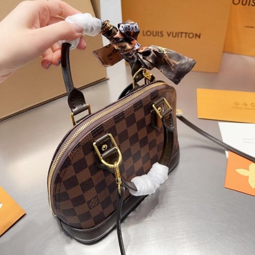 شنطة لويس فيتون