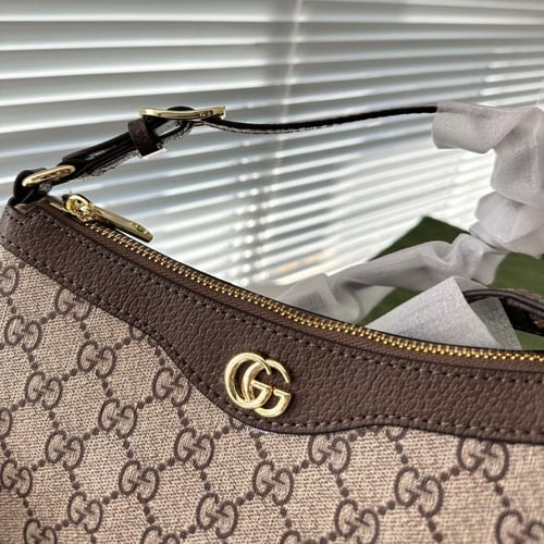 شنطة قوتشي السايز العادي