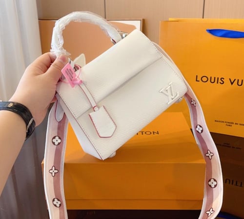 شنطة كلوني LV