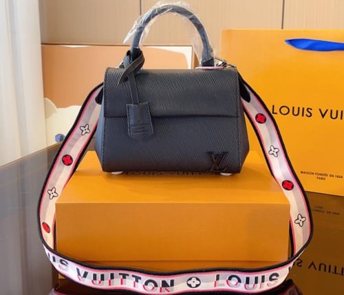 شنطة كلوني LV