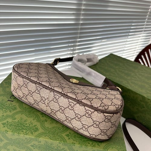 شنطة قوتشي السايز العادي