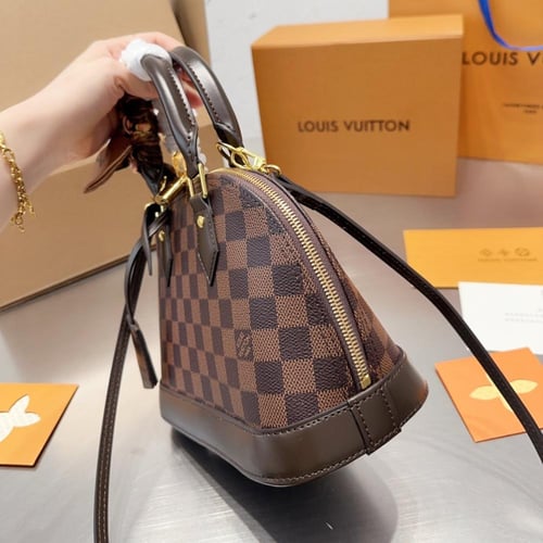 شنطة لويس فيتون