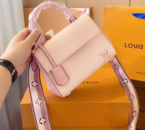 شنطة كلوني LV