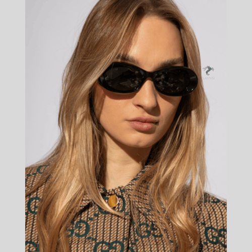 نظارة قوتشي الأنيقة باللون الأسود الكامل