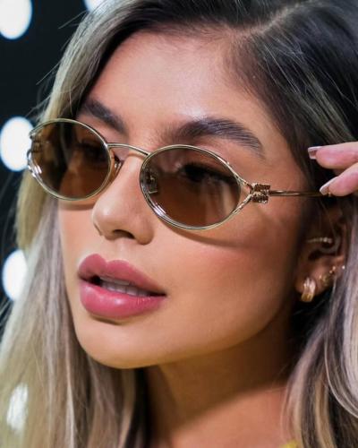 نظارة ميو ميو الترند بإطار ذهبي وعدسات بنية