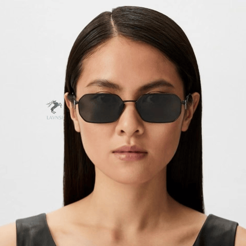 نظارة برادا بإطار اسود وعدسات سوداء