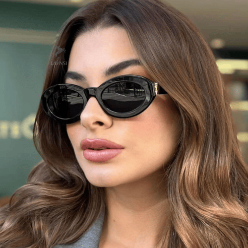 نظارة سان لوران بإطار اسود مع لوقو ذهبي