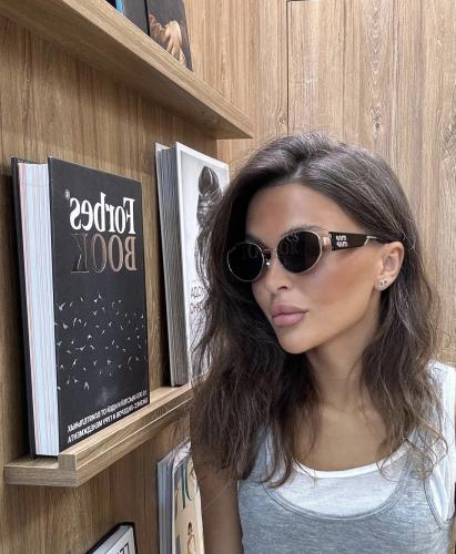 نظارة ميو ميو باطار فضي واسود وعدسة سوداء بيضاوية