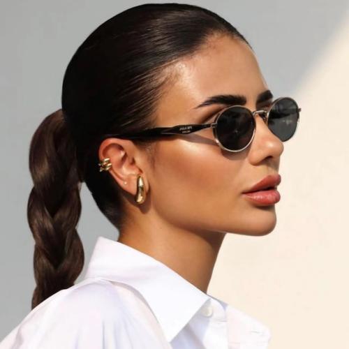 نظارة برادا بإطار اسود وذهبي وعدسات بيضاوية