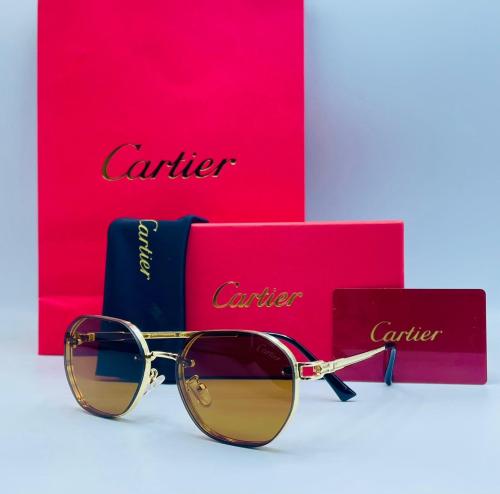 نظارة كارتير بإطار ذهبي و عدسات باللون البني