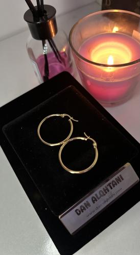 حلقان ذهبية كبيرة