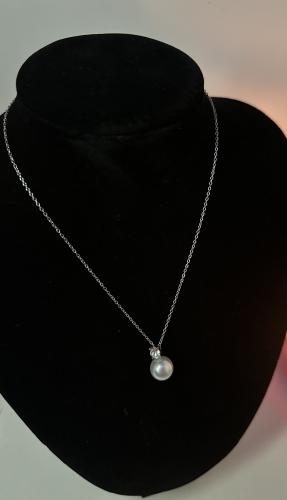 عقد ناعم مزين ب كرستالة ولولو