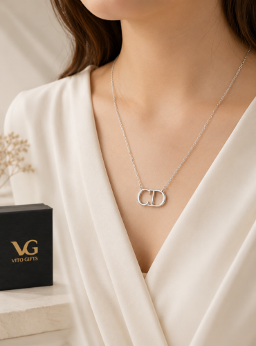 Signature Glow – توقيع الأناقة سلسال ذهب