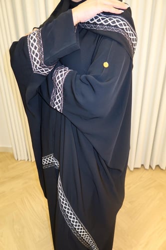 Classic Crochet Abaya | العباية الكلاسيكية